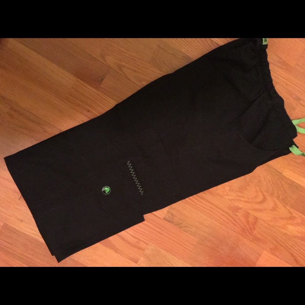 Crocs scrub pants. Black and SP in size